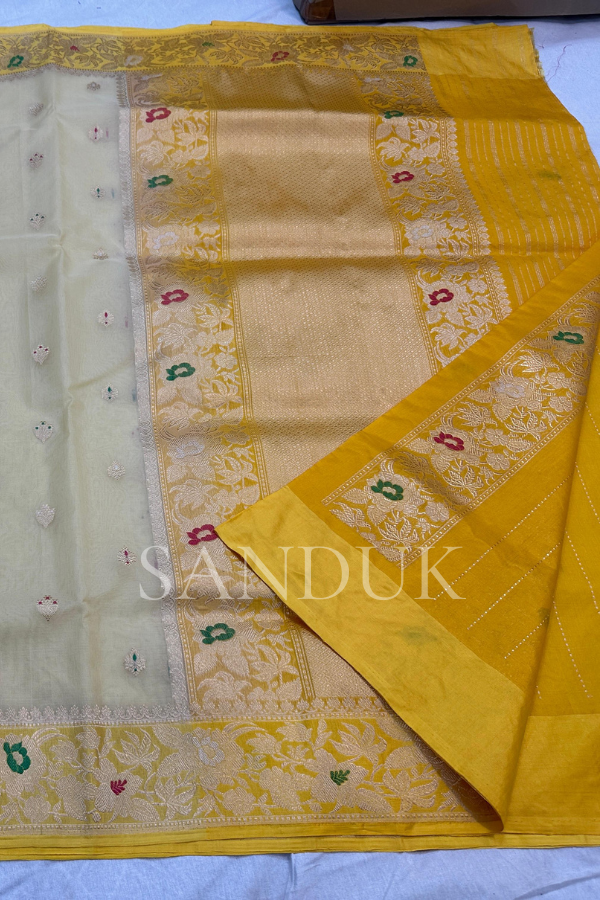 Off white Kadhiyal border Kora silk (Saree)