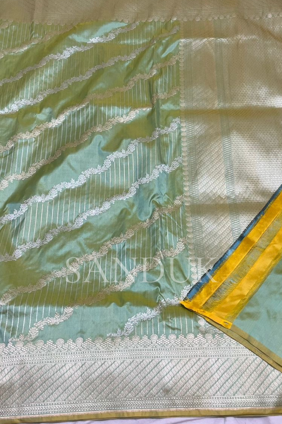 Lehriya pattern Jangla Saree