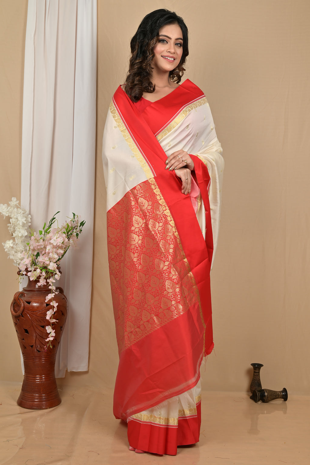 Tasar_red paar white