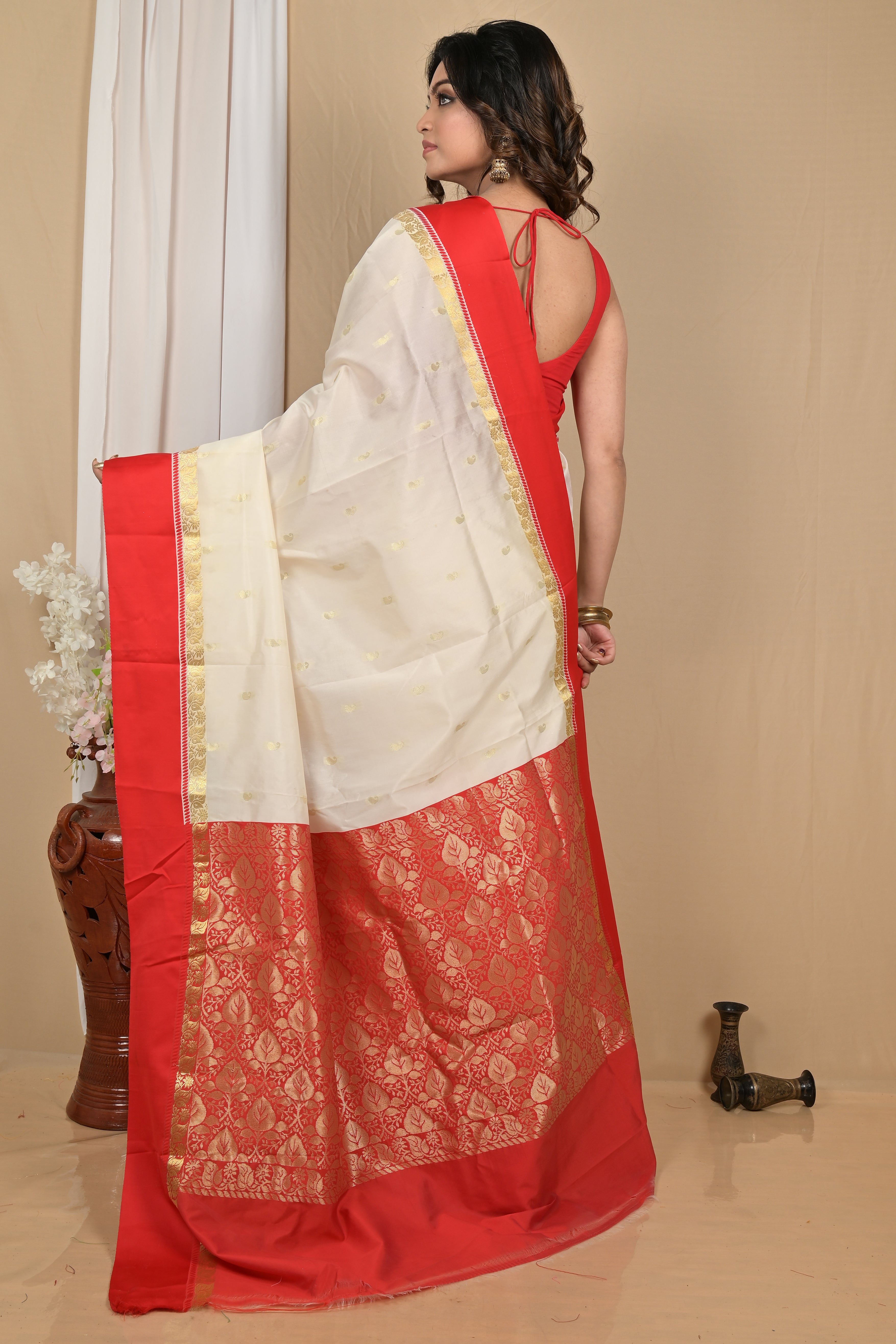Tasar_red paar white