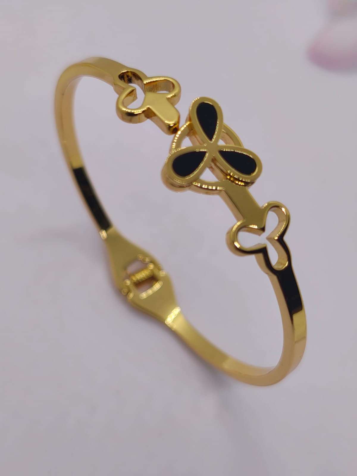 BANGLES
